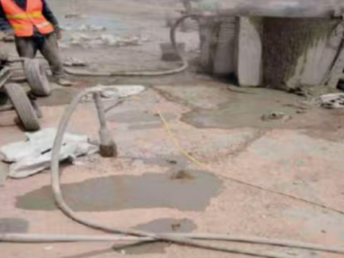 齐干却勒街道水泥混凝土路面板底注浆技术 路面脱空注浆整治方案