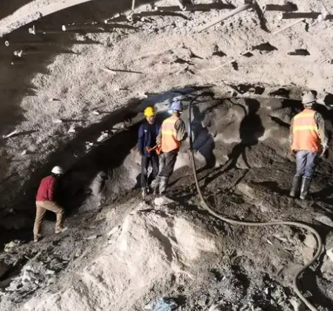 齐干却勒街道拱顶带模注浆料的施工流程及注意事项